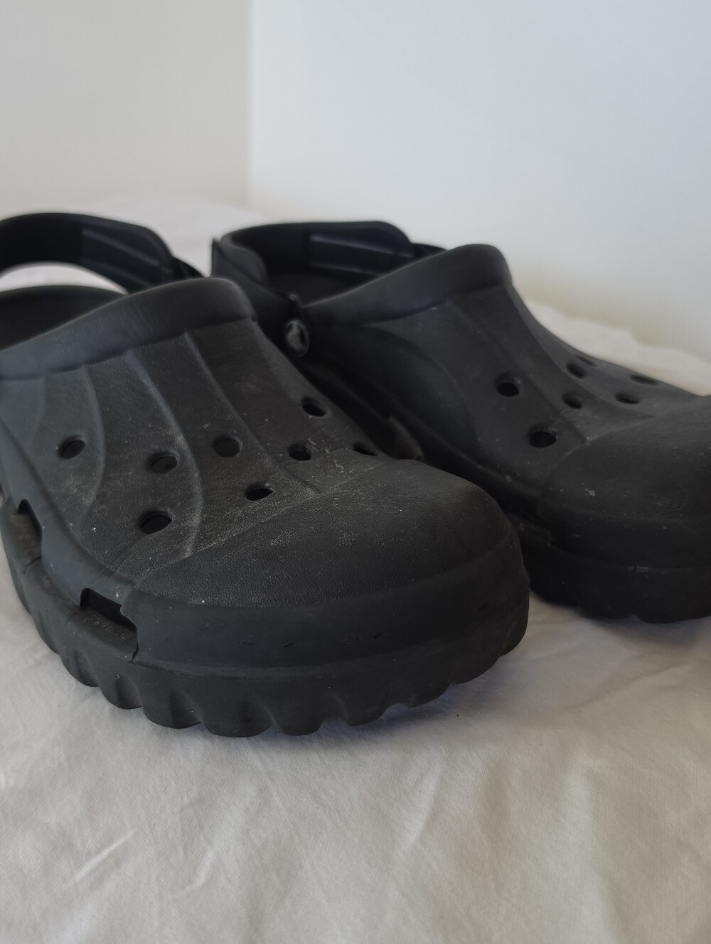 Crocs Men’s 11 Black Rugged Clogs Adjustable Heel Straps